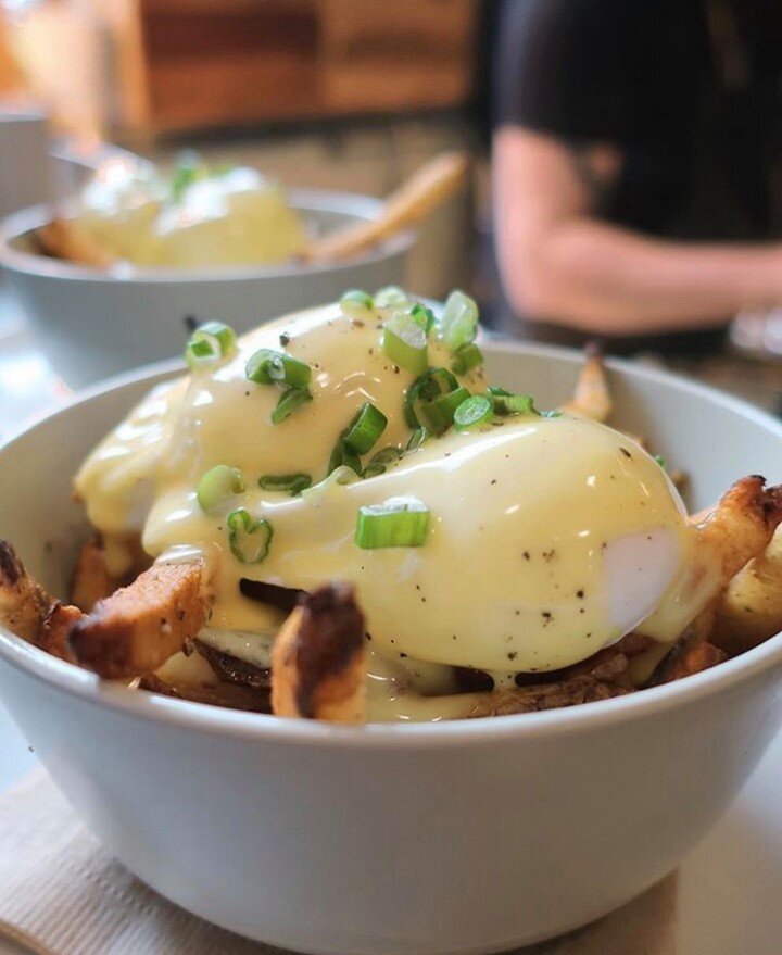 It's the weekend and that means BRUNCH! There is seriously nothing more delicious and satisfying than Breakfast Poutine. This gem from Northern Quarter (now The Hallway) in Victoria is what we're talking about!

Where's your fav place to get breakfas