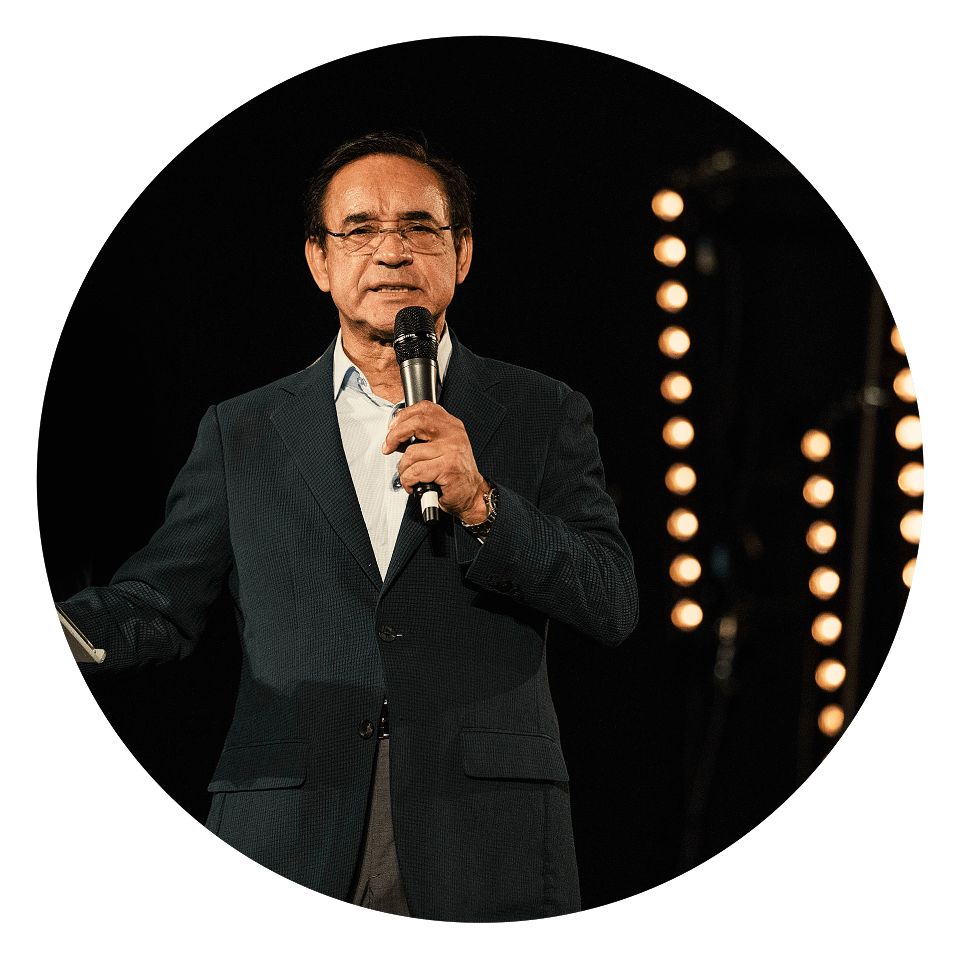 Pastor Cesar Castellanos.png