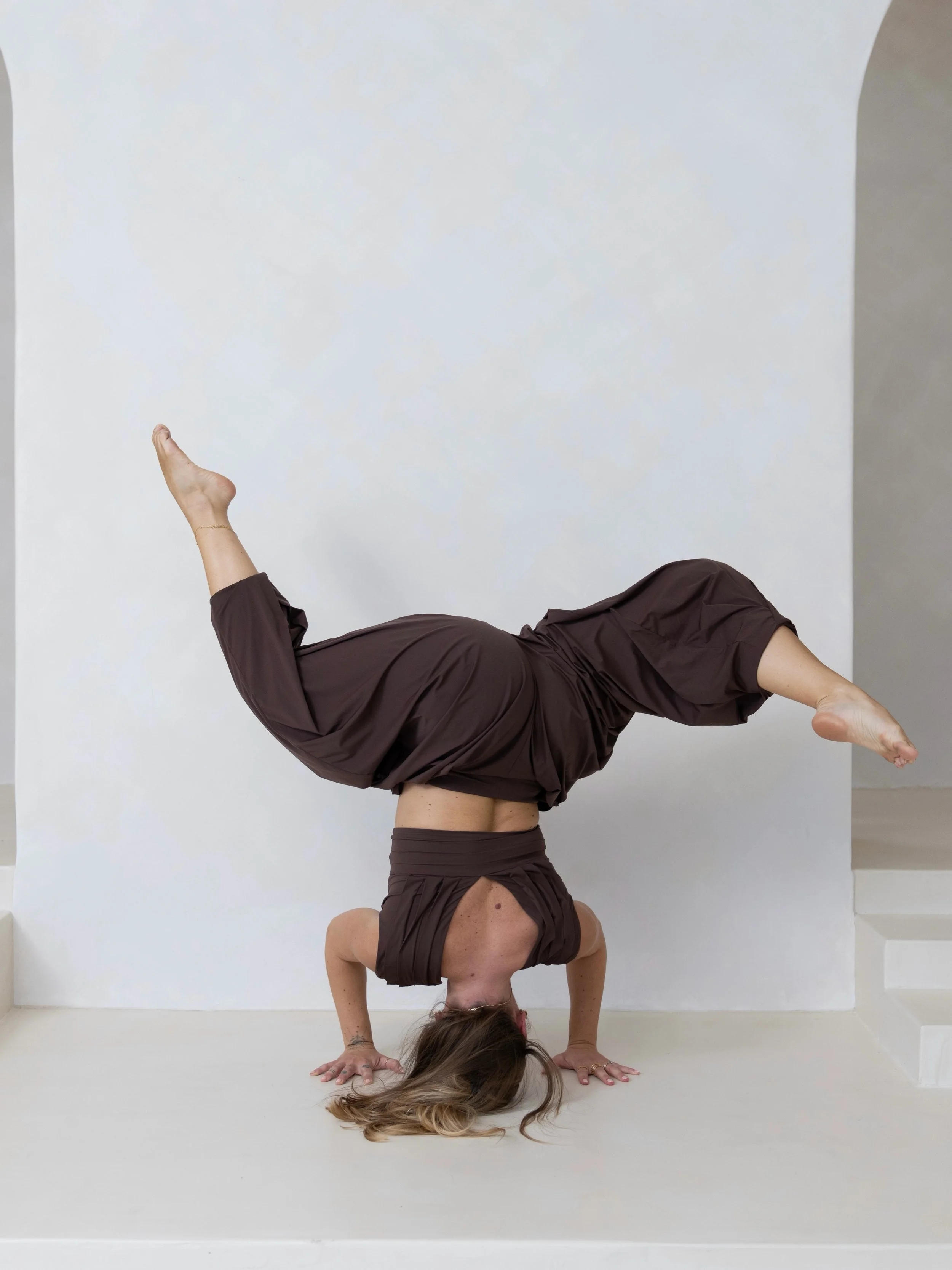 This Sunday, I am teaching live 🤩

13 September, 4pm UK. 
45 of Creative Flow on Zoom, and it is free!

Creative Flow is the one where we build something. It starts slow, it finds a rhythm, and by the middle of it you are moving in a way you did not