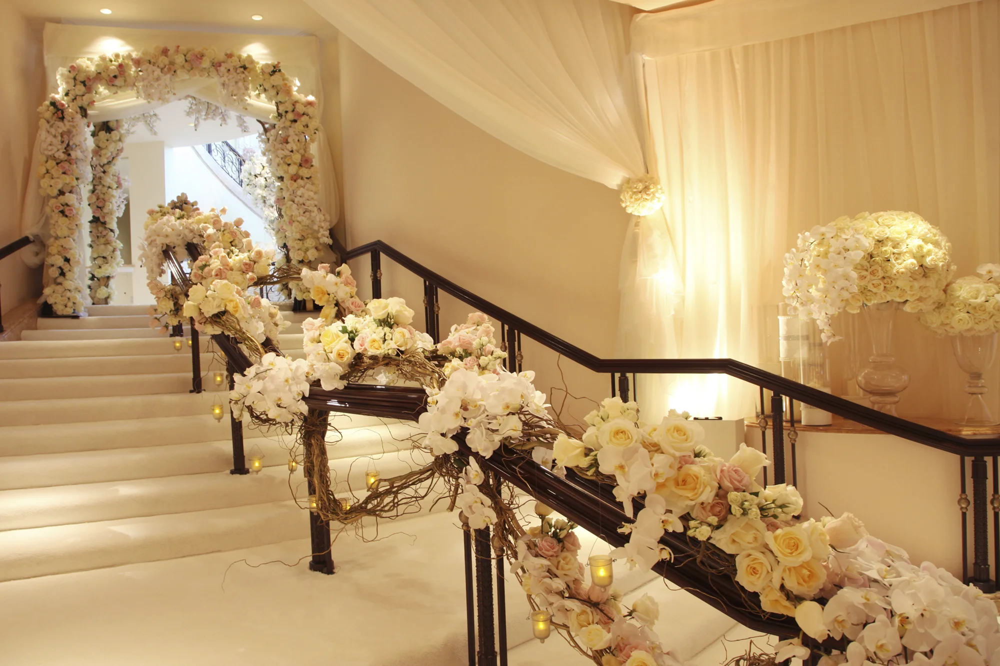 rose_gold_pink_romantic_real_wedding_roses_inspiration_cecistyle_v152-10.1.jpg