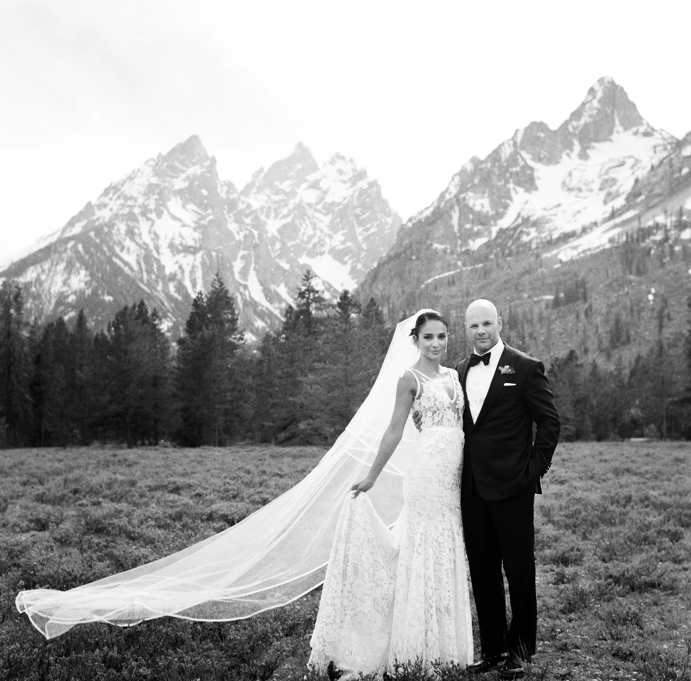 Cec_New_York_Lyndsey_Hamilton_Events_Wyoming_Amangani_Gold_Custom_Luxury_Wedding_Invitations_Stationery_Lifestlye_Inspiration_Personalized_Gold_Foil_Ivory_Jackson_Hole_Destination_Couture30.jpg