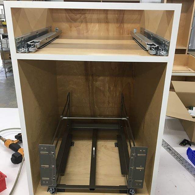 Reverse life cycle of a cabinet with a pull out trash mech!
.
.
.
.
#designer #woodworking #drawer #customcabinets #cabinets #lifecycle #kitchen