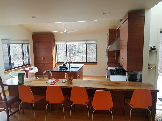 This was a house we finished a while ago, we are really happy with the way everything came out in here, love the grain matched look! ...
...
...
#wood #woodworking #craft #craftsman #customwoodwork #custom #cabinetry #customcabinetry #piedmontjoinery