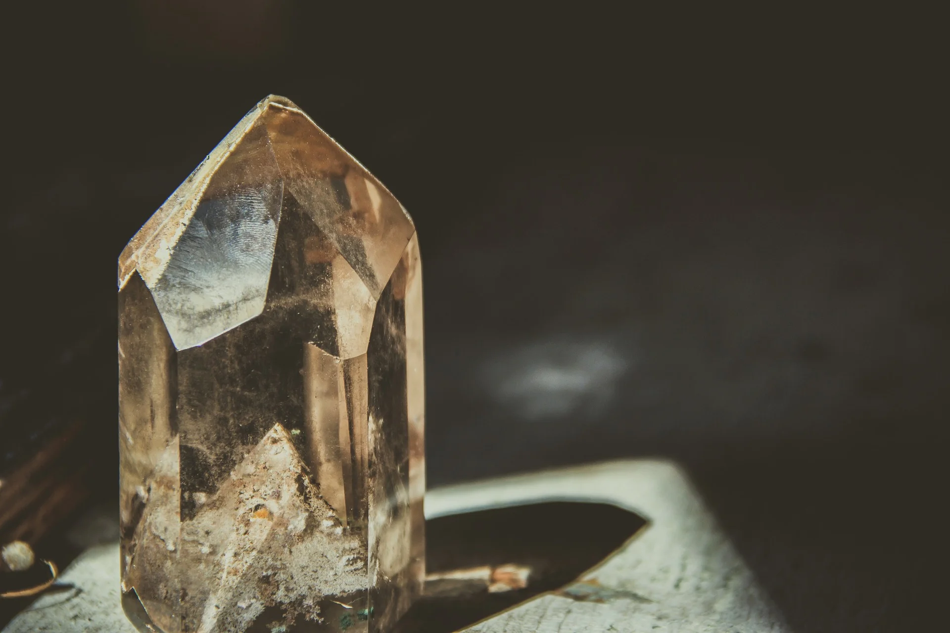 crystal-2723145_1920.jpg