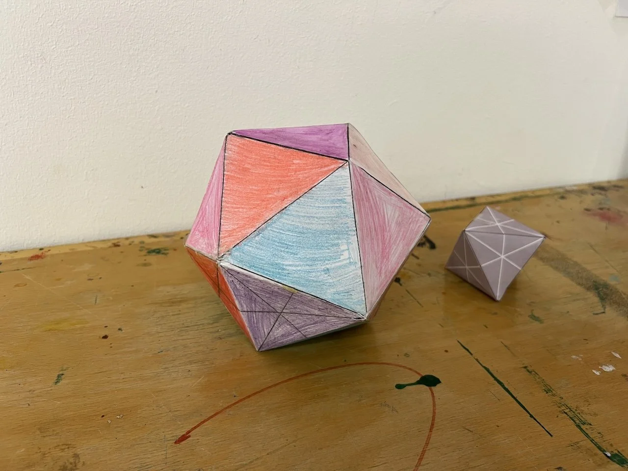  inspiriert an  buckminster fuller  bauen wir ein icosahedron, eines der 5 platonischen körper. 