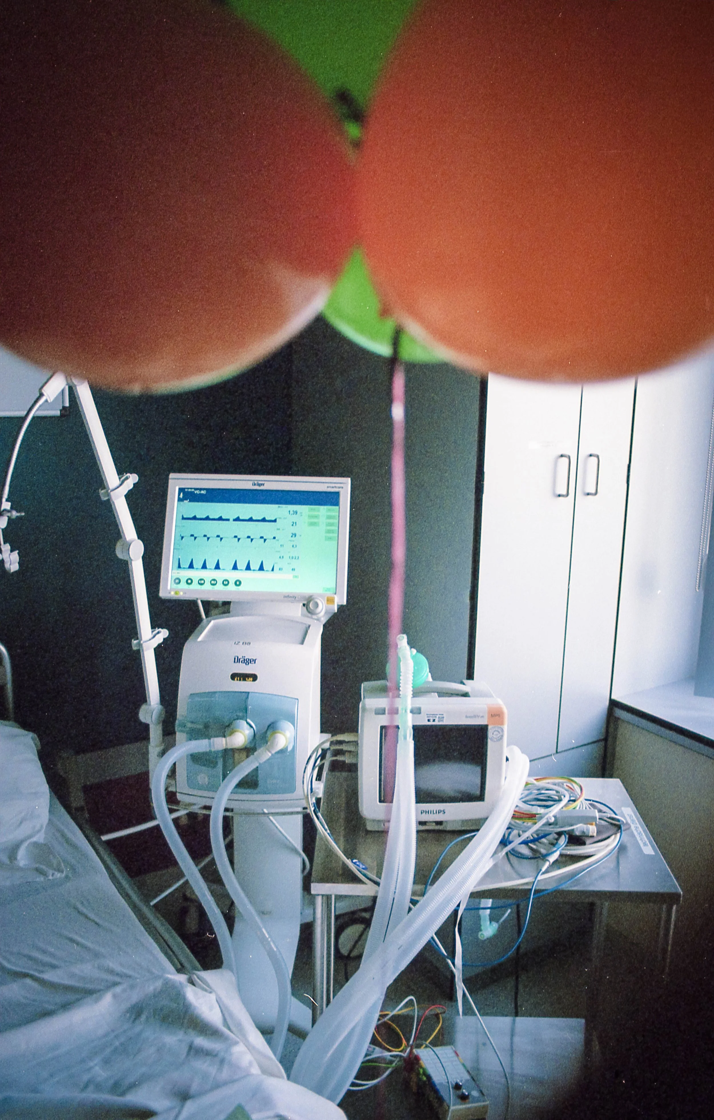balloons-equipment-healthcare-939325.jpg