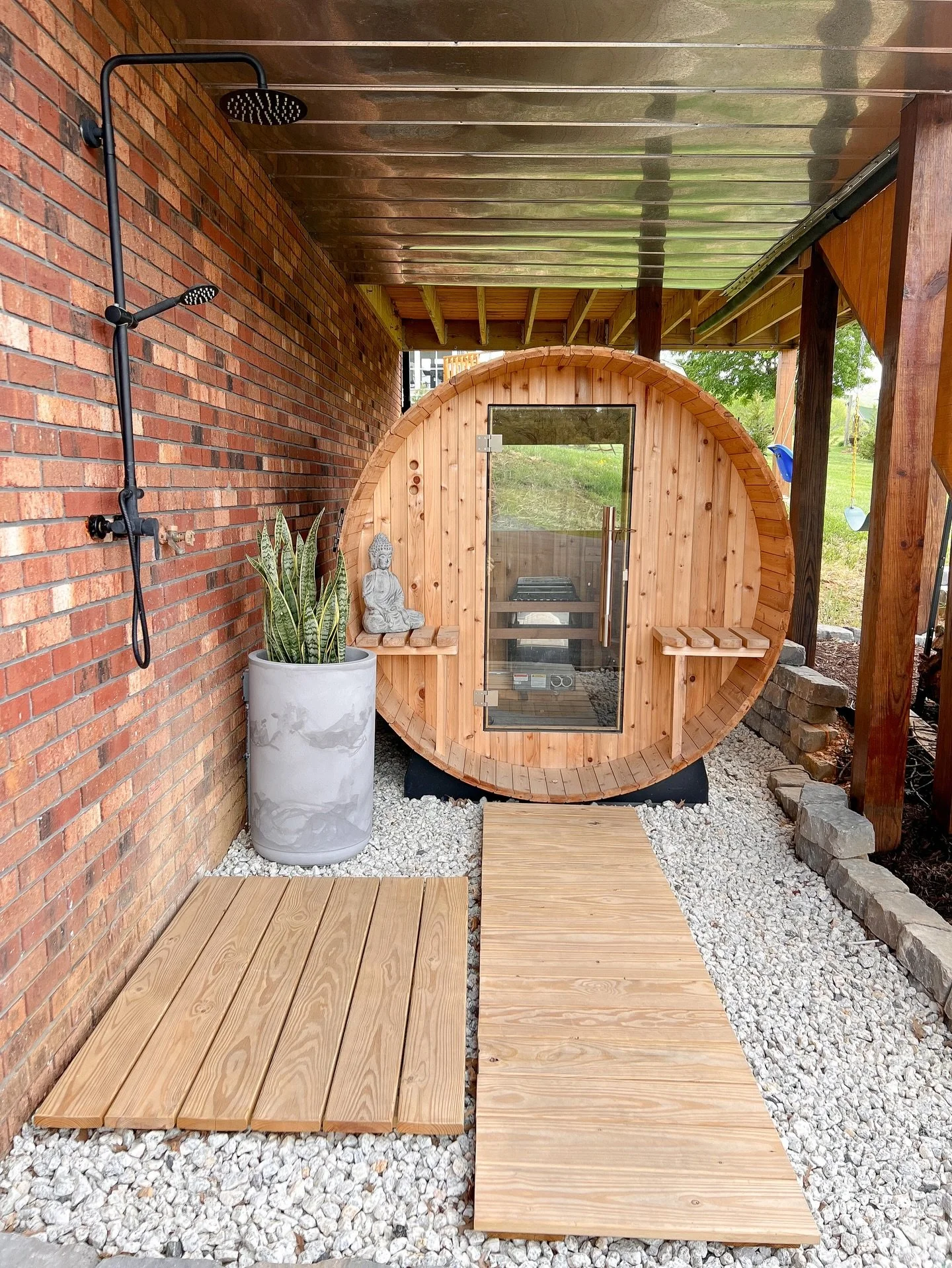 For Earth Day, 🌎 one of my favorite outdoor projects was on my mind so I couldn&rsquo;t resist sharing our outdoor Sauna journey. A day late because I fell asleep mid-post prep 😂 

Swipe to see how it started vs the beautiful setting I drive up to 