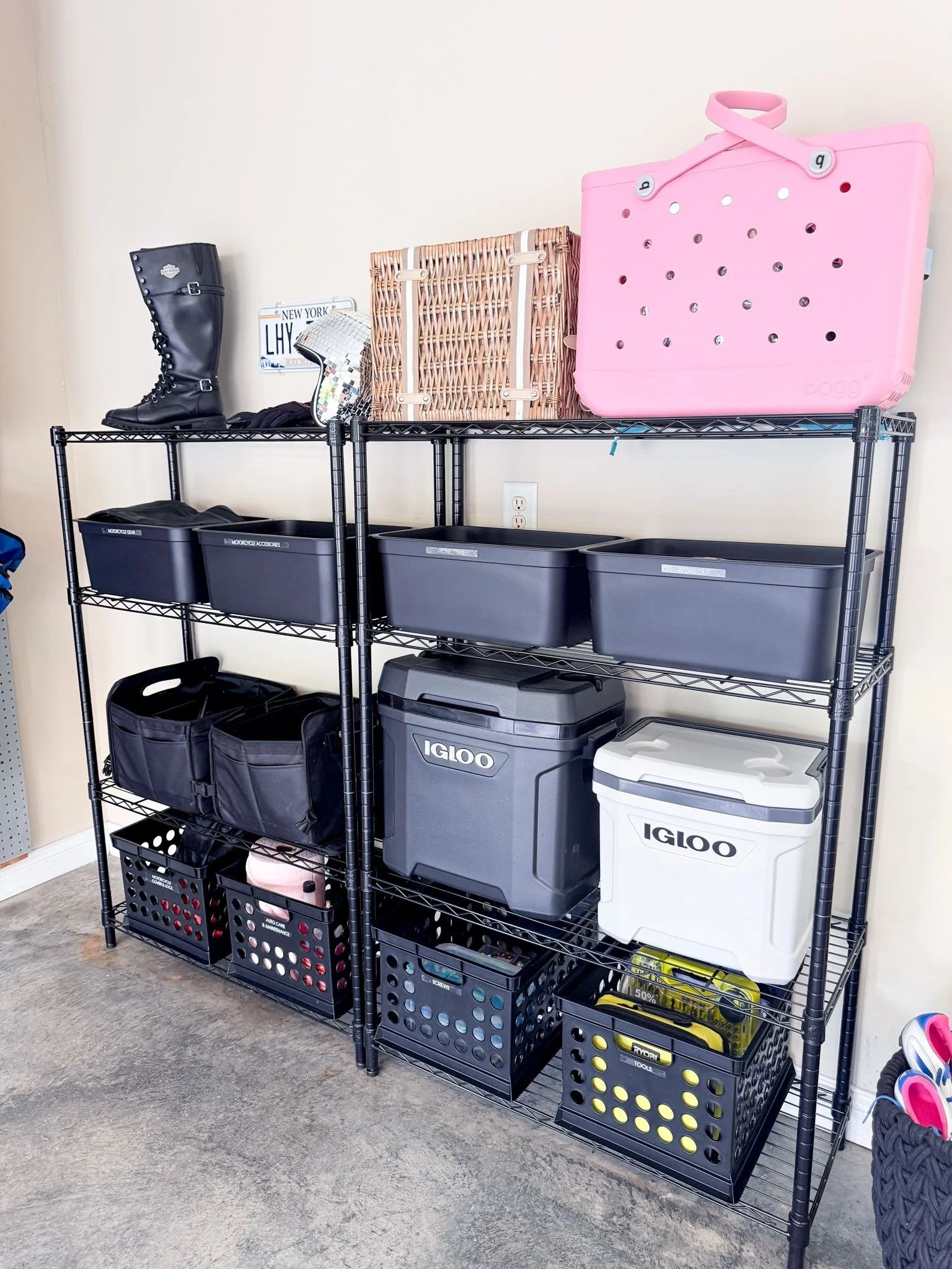 From unpacking overwhelm to garage goals 😍 We loved helping this sweet client get her garage organized so she could focus on spending time with her daughter and saving lives ❤️

We unpacked, categorized, edited with her, then set her up for success 