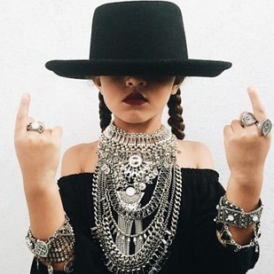 Everyone wants to be Queen for a day! This costume can easily be recreated with items from your closet. Let's get in formation.