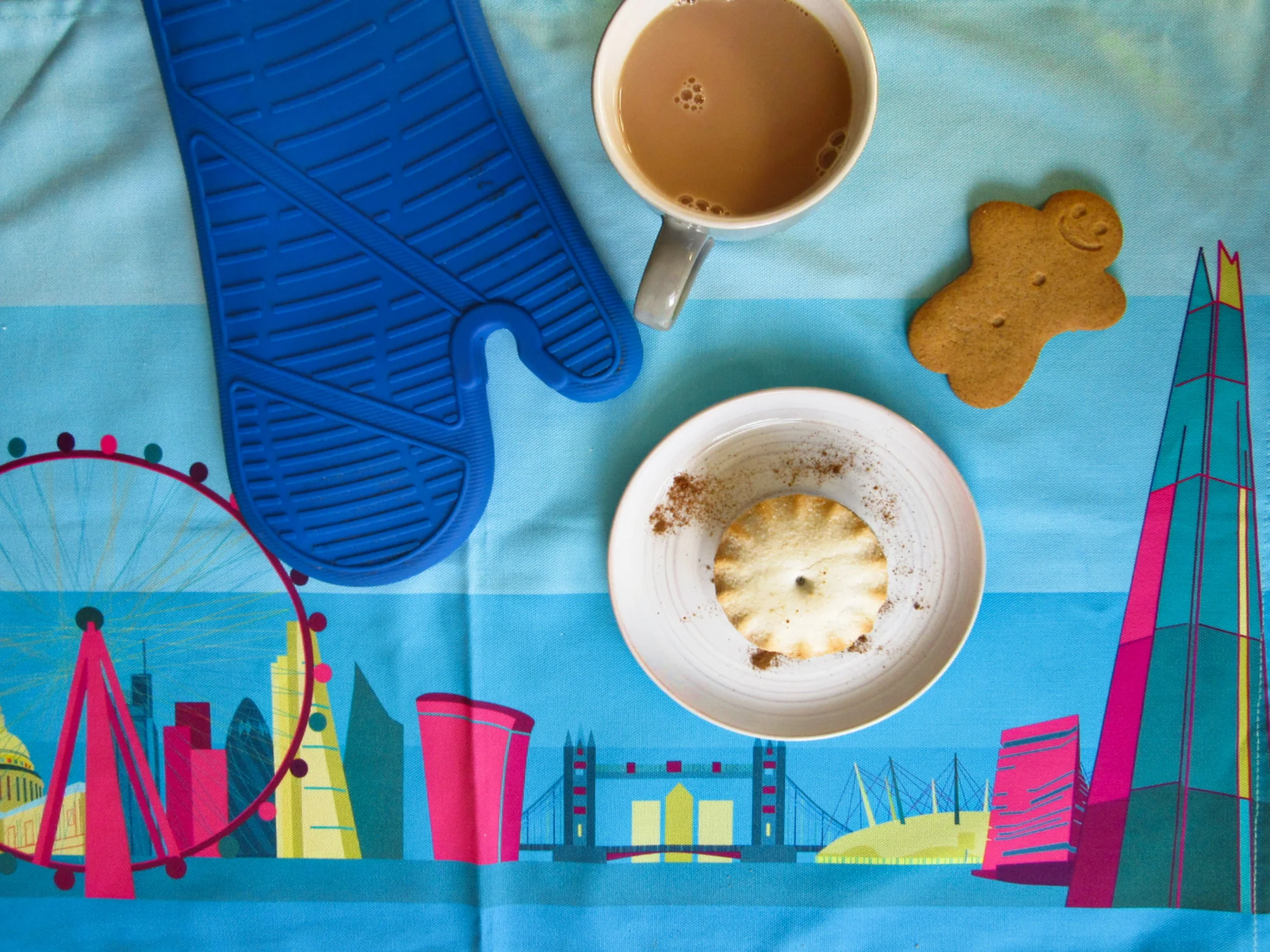 TT-LondonSkyline_ChristmasBaking_S.jpg