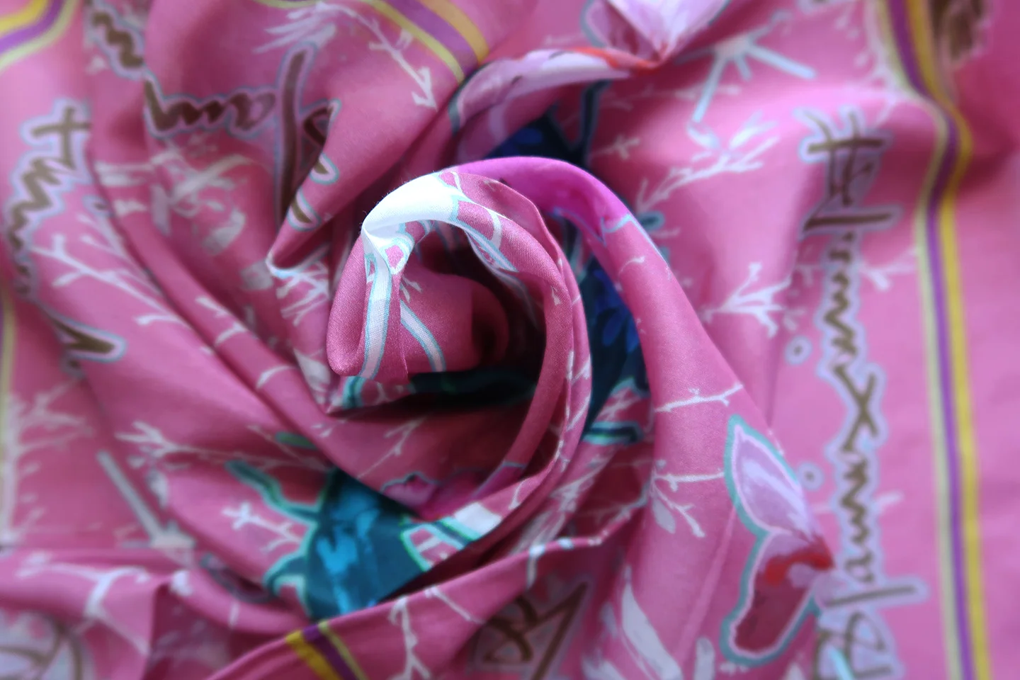 #16.bandana-pink-dtl.jpg