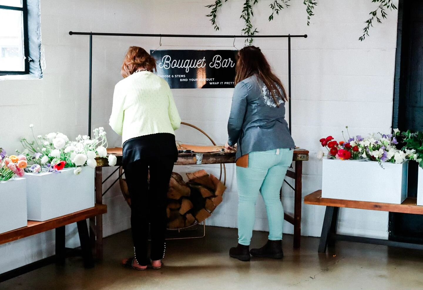 Did you know we offer a DIY bouquet bar service? We offer this service as an upgrade to our on-site events at @shopagardenparty and @amilkhouseparty AND can also deliver and set up this up off-site at other local venues. We bring the blooms, signage,