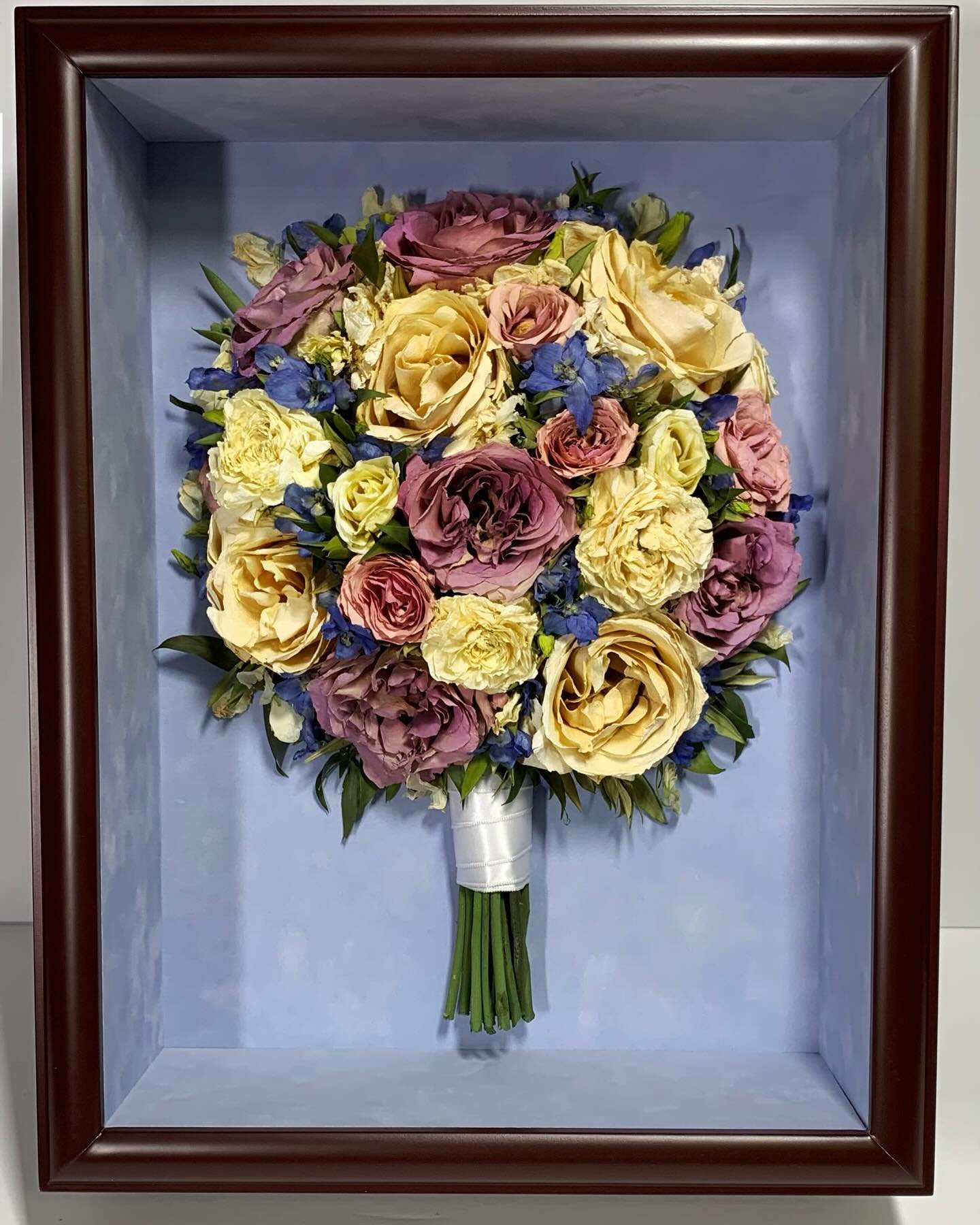 Bright bouquets always brighten my days 😍 &bull;
&bull;
&bull;
&bull;
Pictured is a 12x16 Cherry frame with a Celestial Blue Suede backing&bull;
&bull;
#flowerpreservation #weddingbouquet #weddingflowers