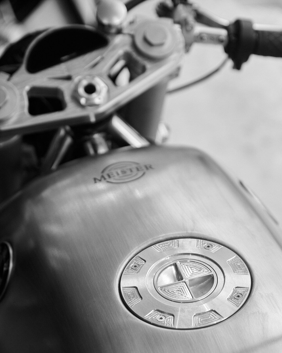 Fuel cap kit made of aircraft grade aluminum

📸 @loicherin

#bmw #bmwmotorrad #Kseries #K100 #custommotorcycle #bikesofinstagram #caferacerculture #conversion #art #design #handmade #handcrafted #passion #unique #meister #madeinswitzerland #geneva #