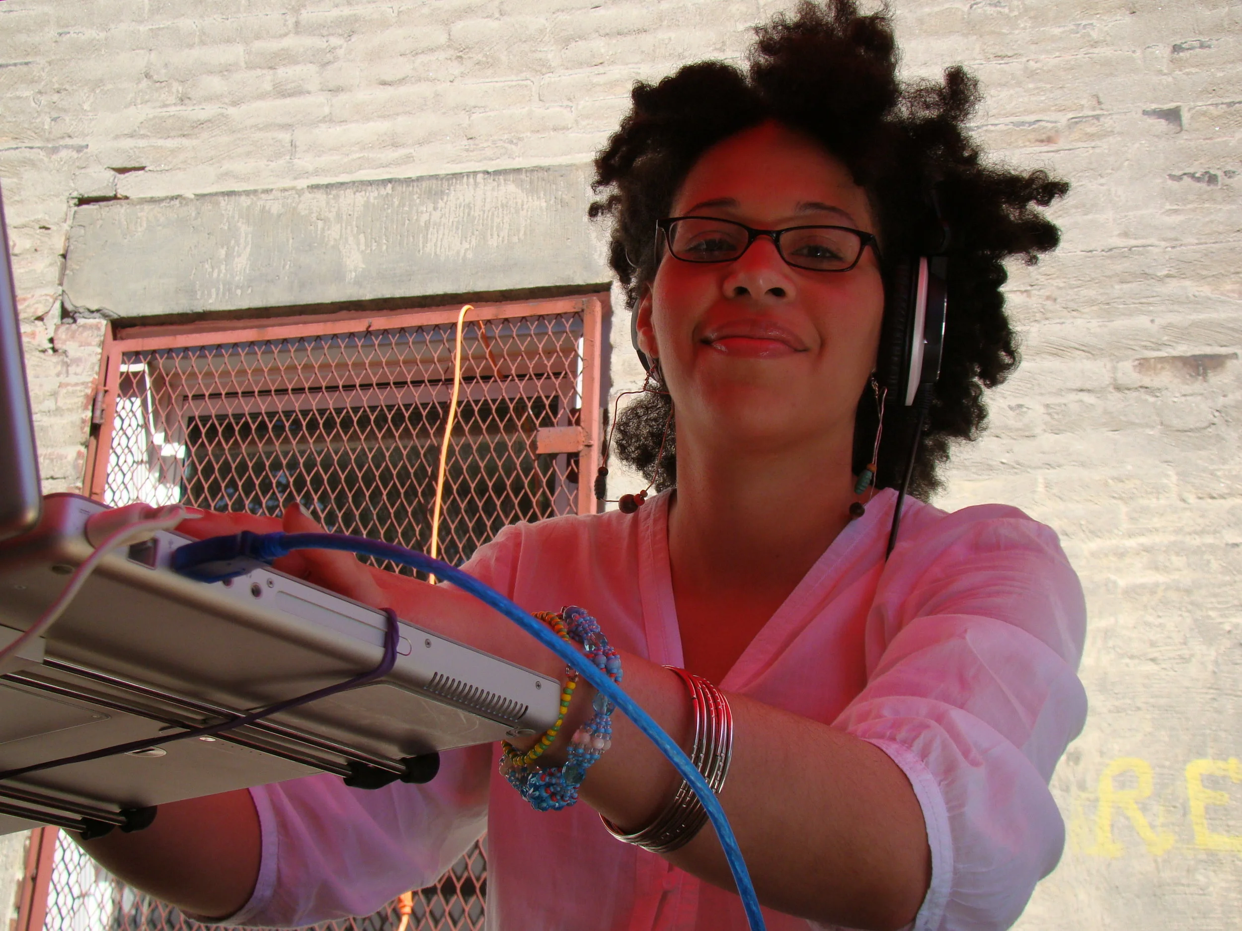 Mixes We Love :: Heal Up Mix - Dj Laylo