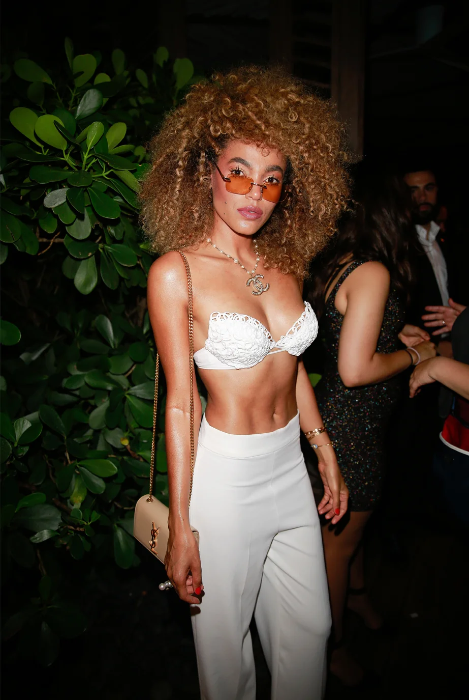 fashionev1.jpg
