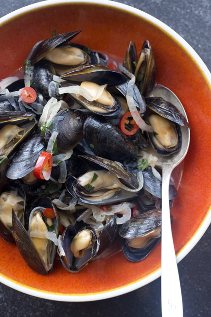 NEW ENGLAND KITCHEN Steamed Mussels MHT_0329.jpg