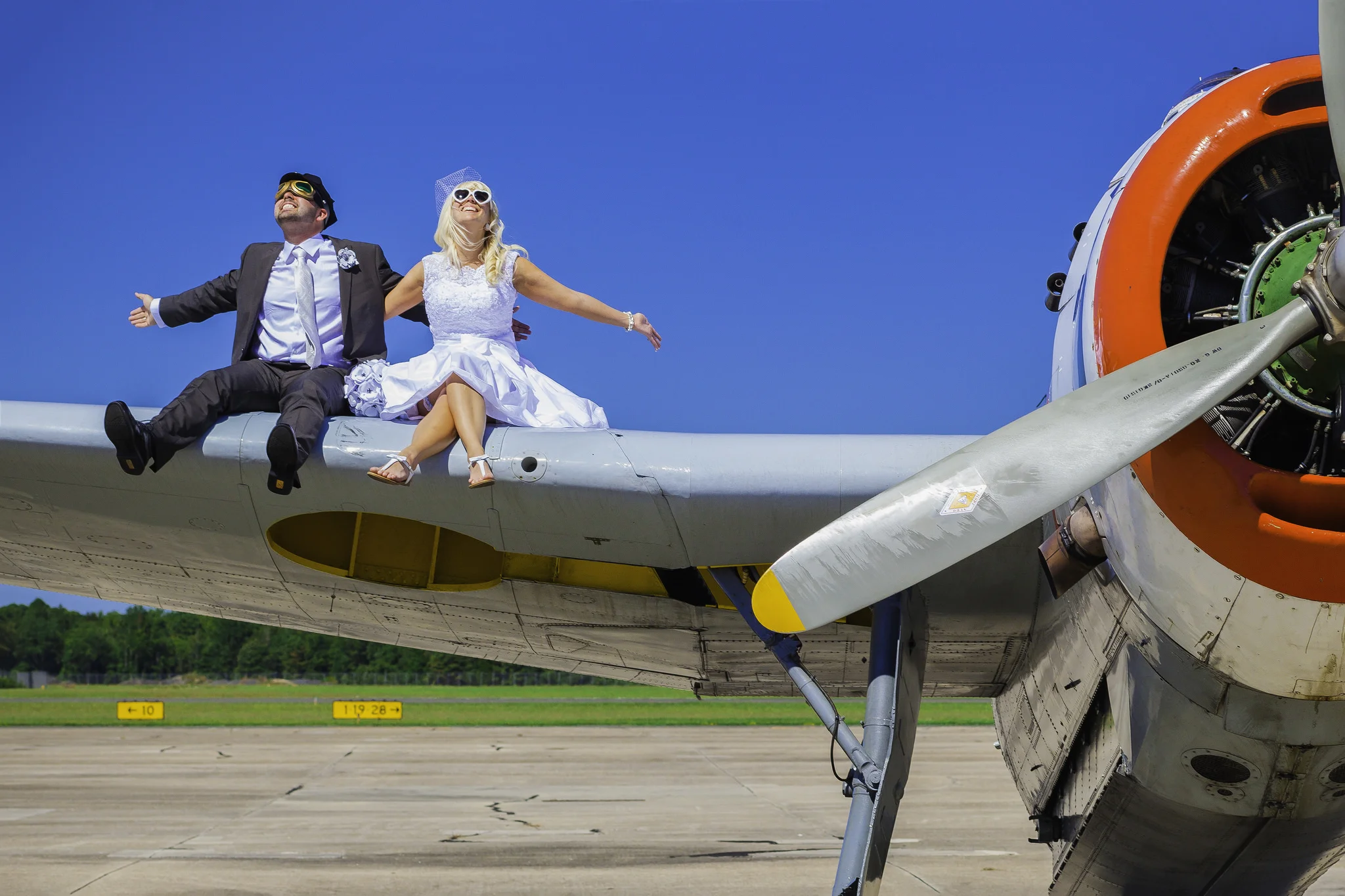 FUN WEDDING PHOTOS.jpg