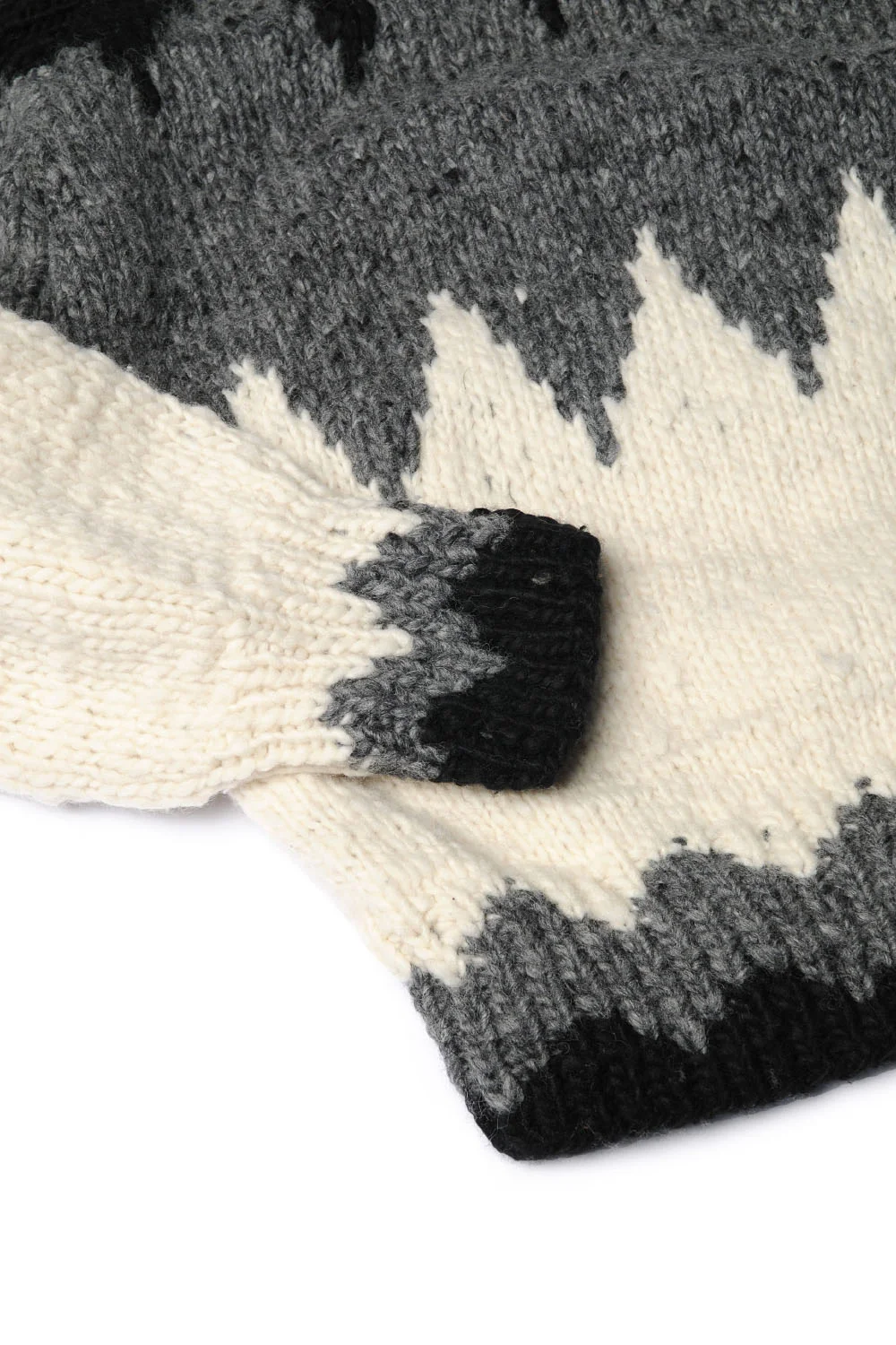 CHS24-01 ZIGZAG PULLOVER BLACK GREY IVORY_03.jpg