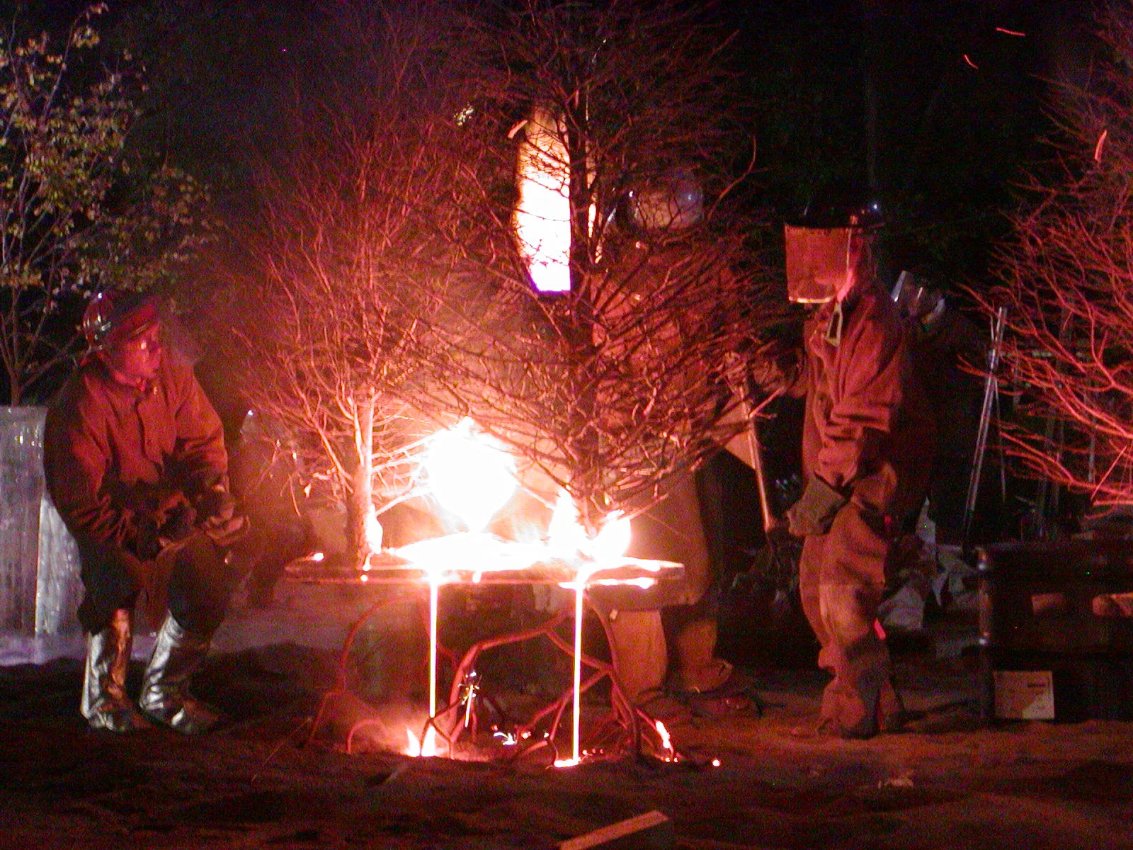 iron pour.JPG