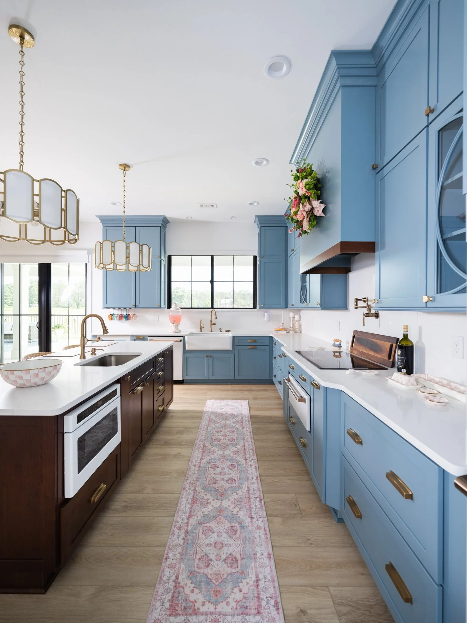 Wondering if I know ball?
Oh I know ball&hellip;
This is the major leagues.

Check out this absolutely STUNNING kitchen designed and built by the amazing Kristy Steele of The Design Gallery, Inc.

Interior Design work is my favorite. 🤩
