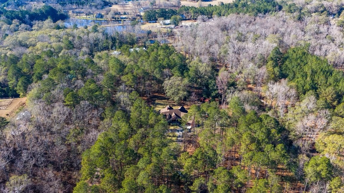 This home is ready for a new family for Christmas! So lovely in Fort Valley GA.