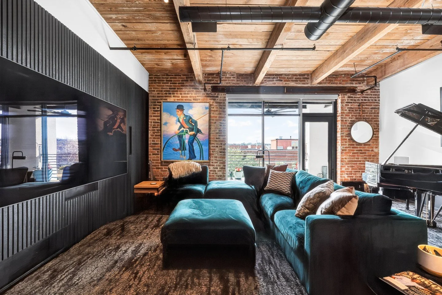 Modern Luxury Downtown Macon

Incredibly Cool Downtown Macon Georgia Vibes where Rock n Roll Music and Good Times are at Your Fingertips You will Absolutely Love this Magical Loft at 598 Third Street Unit 3200 where Everything is NEW! Private Garage 