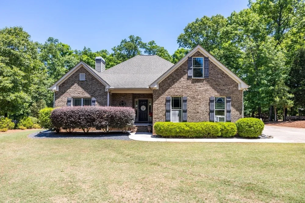 Forsyth Georgia Monroe County beauty at 103 N Knotty Court. You don&rsquo;t want to miss out on this one! It has so much to offer. Contact @chapmanpatti at @ssamacon for info.