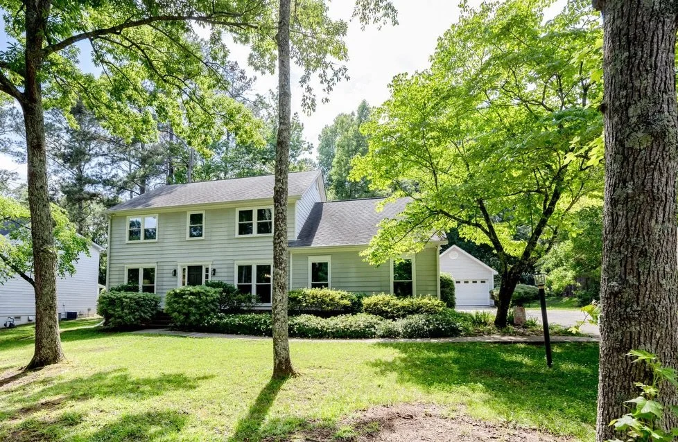 1434 Craddock Way is a great family home in a wonderful neighborhood and it is just hitting the market. Contact @chapmanpatti at @ssamacon to get the scoop! #northmacon #maconrealestate #realestatephotographer