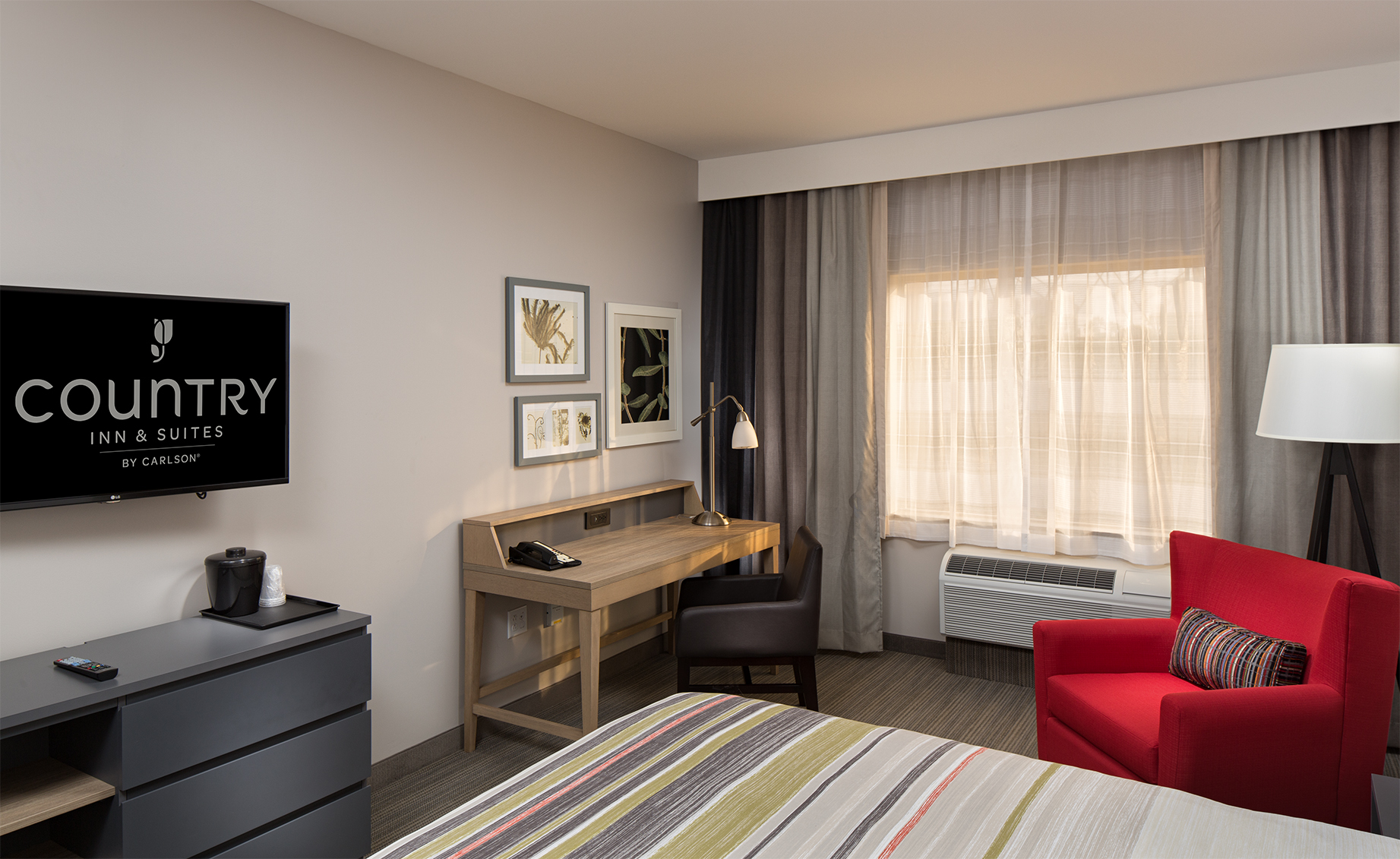 Room105desk.jpg