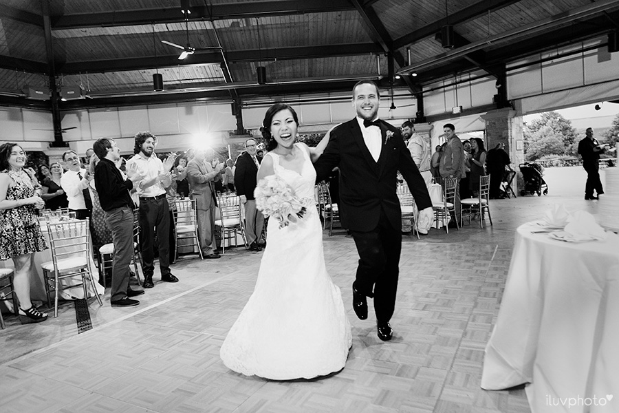 31_Brookfield_Zoo_wedding_Chicago_iluvphoto_photographer_candid_natural.jpg