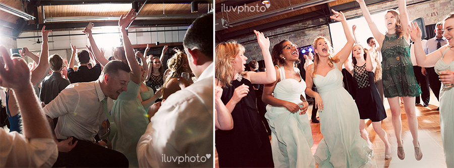 35_Brookfield_Zoo_wedding_Chicago_iluvphoto_photographer_candid_natural.jpg