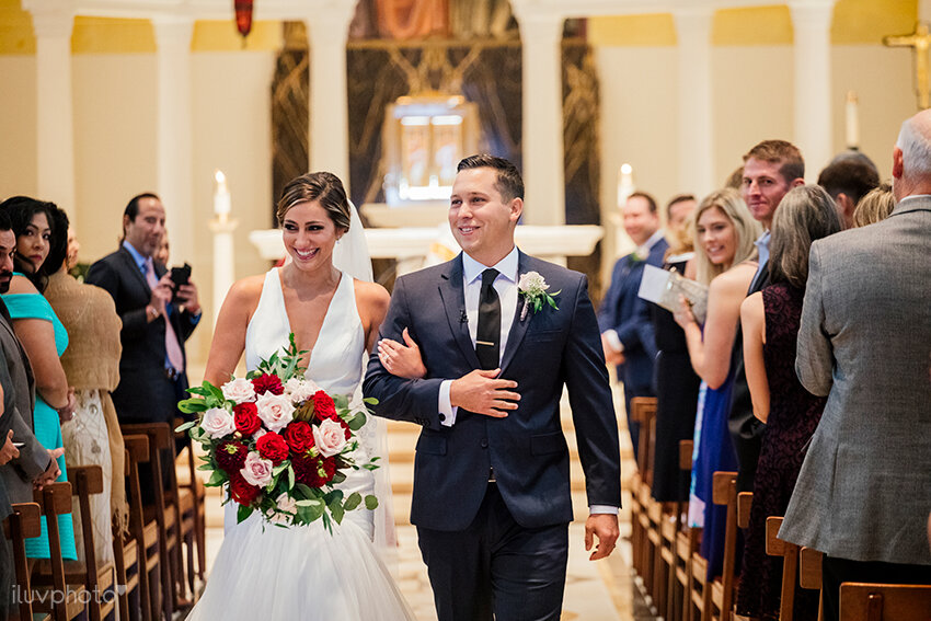 014-iluvphoto-Chicago-Wedding-Photographer-Madonna-Della-Strada-Chapel-Loyola-University-Cermony.jpg