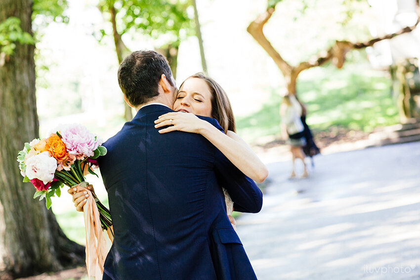  downtown chicago wedding photographer first look   