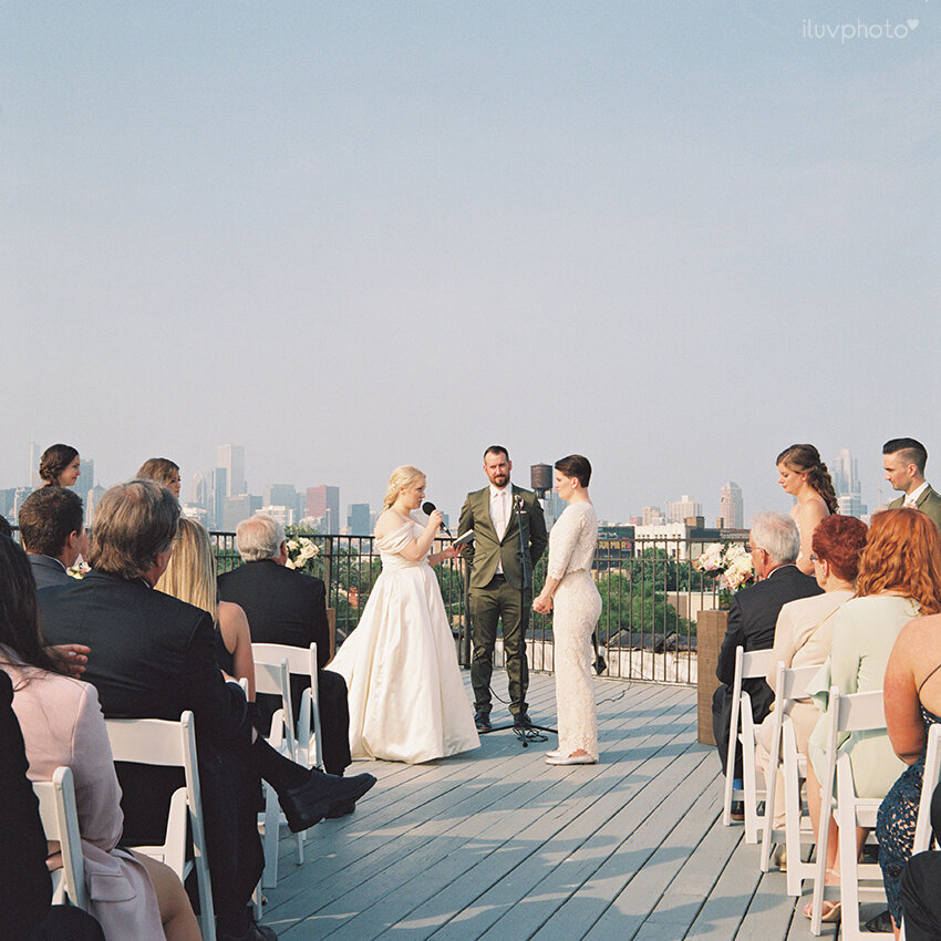 medium format film chicago wedding photographers iluvphoto lacuna lofts rooftop ceremony