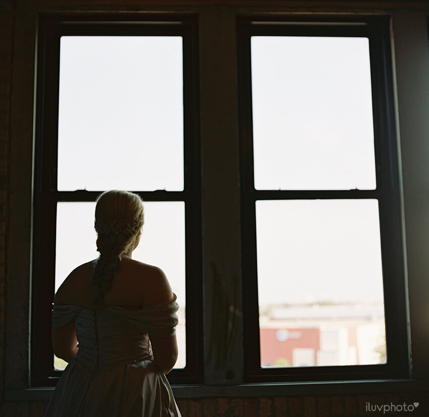 medium format film chicago wedding photographers iluvphoto lacuna lofts reception