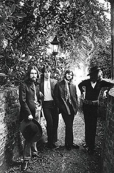 Beatles+on+Grounds_Tittenhurst_2.jpg