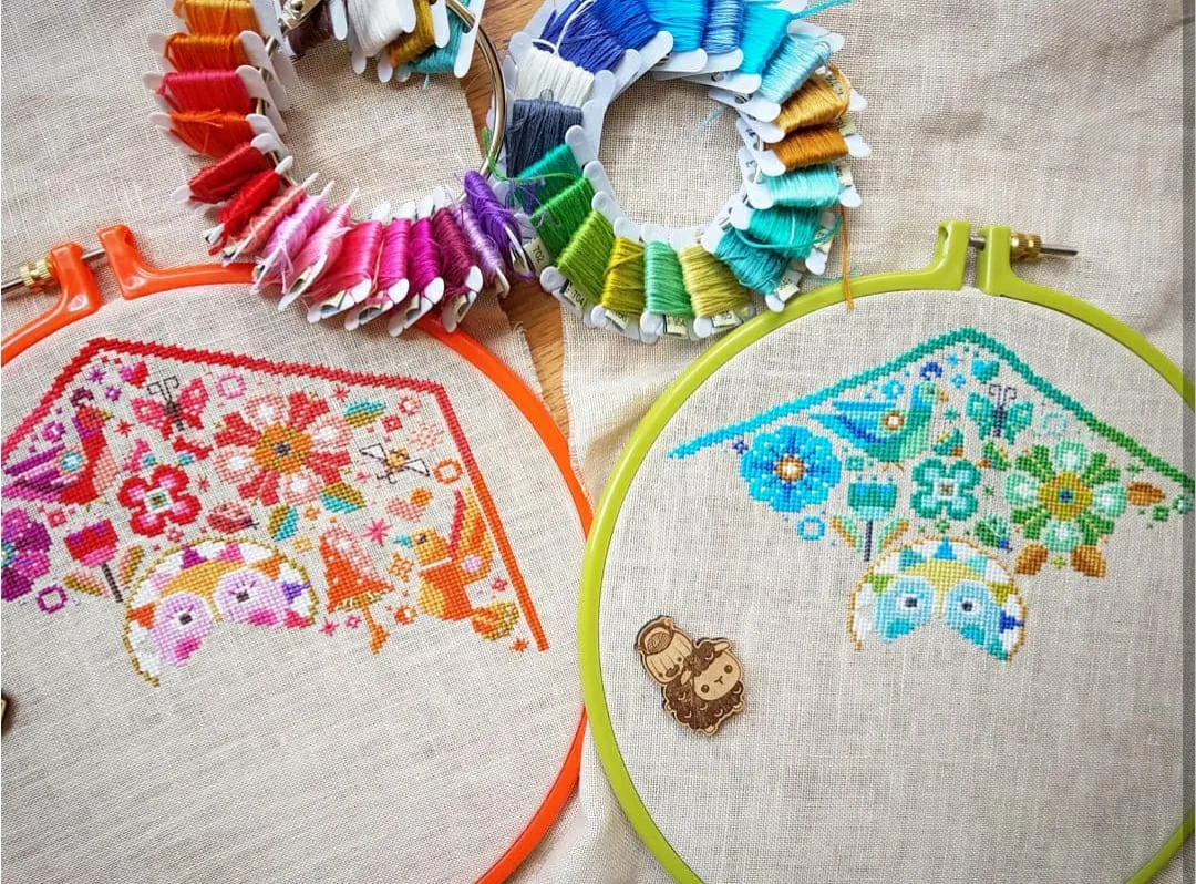 photo by Satsuma fan Sarah Hopkins, of her progress on the Spring SAL in both colorways