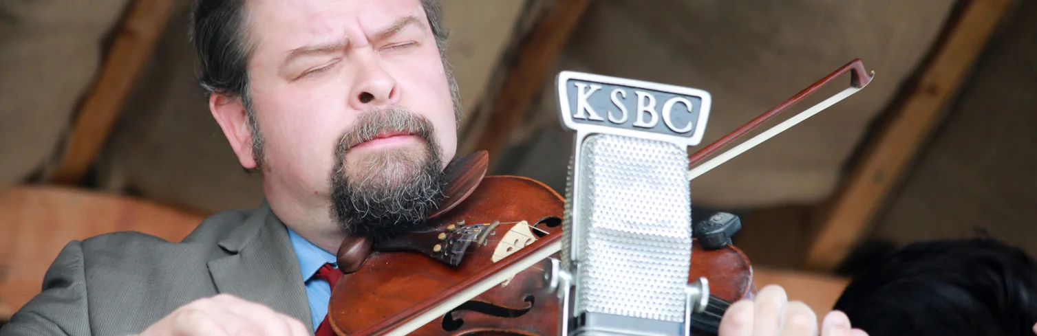 Billy C. Hurt Jr sawing the fiddle at Oldtone '17