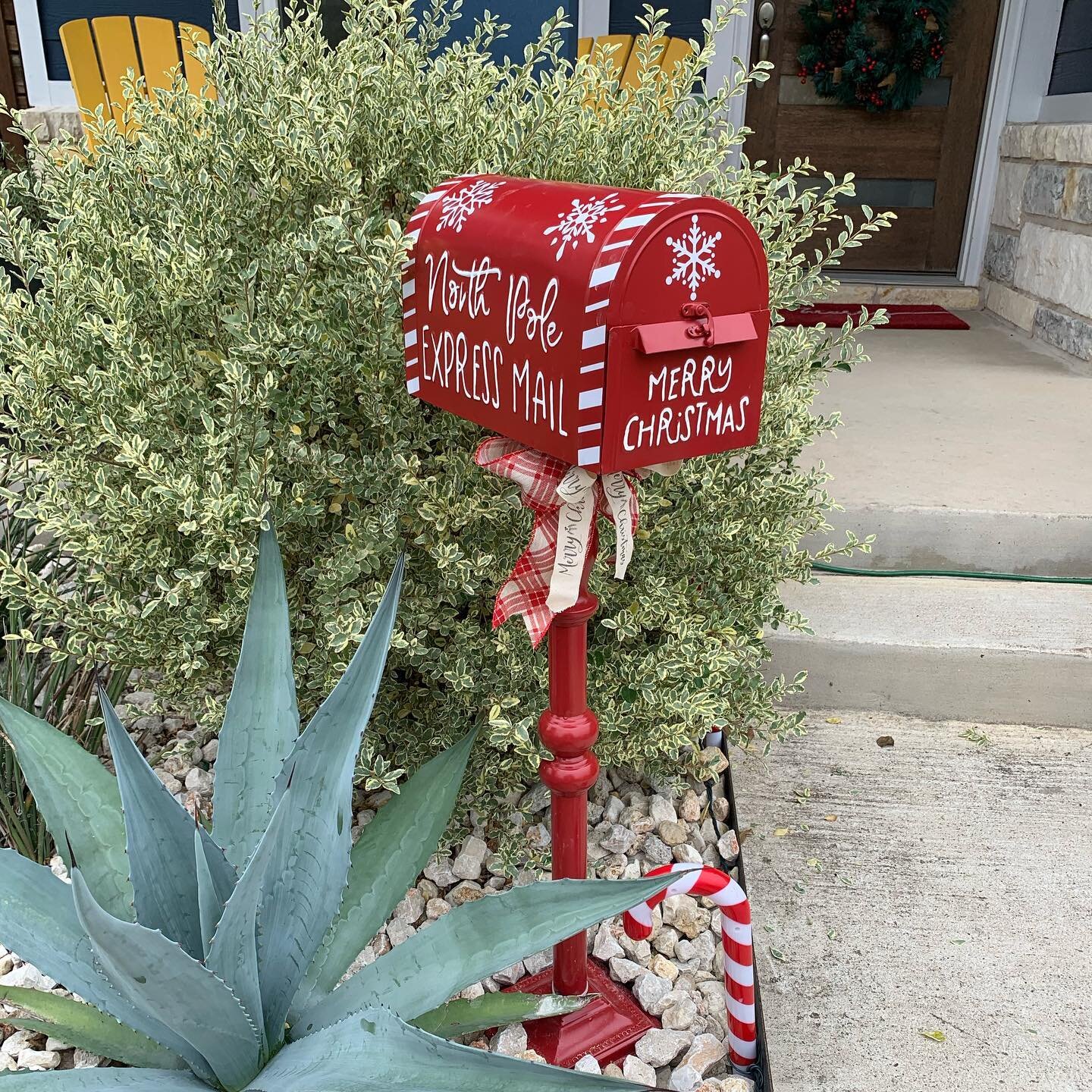 I finally got to add my North Pole Express mailbox with direct access to Santa! Now our neighborhood little(s) can walk the candy cane lane, drop their letter to Santa in the slot on the front and get a response straight from the North Pole 🤗 Have a