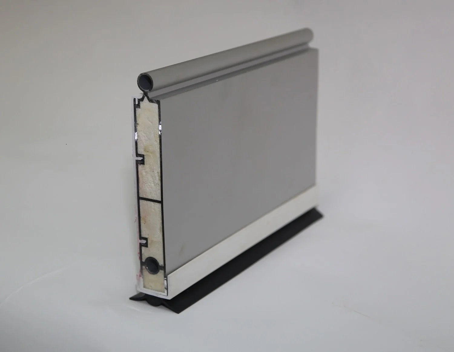 refrigerated roll-up truck door aluminum bottom panel extrusion.jpg