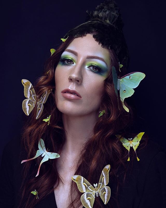 I&rsquo;m feeling equal parts elf and fae here. 
#amygillespie #amygillespiemakeup #amygillespiebeauty #beautyshot #beautymakeup #beautyportrait #beautyphotographer #beautyphotography #colorfulmakeup #greenandblueeyeshadow #greenandbluemakeup #hairan