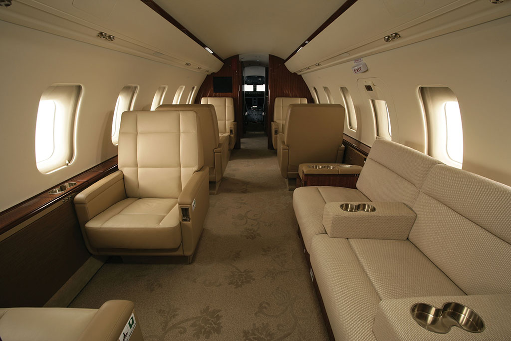 Heavy Large Cabin Flying Private Private Jet Charter