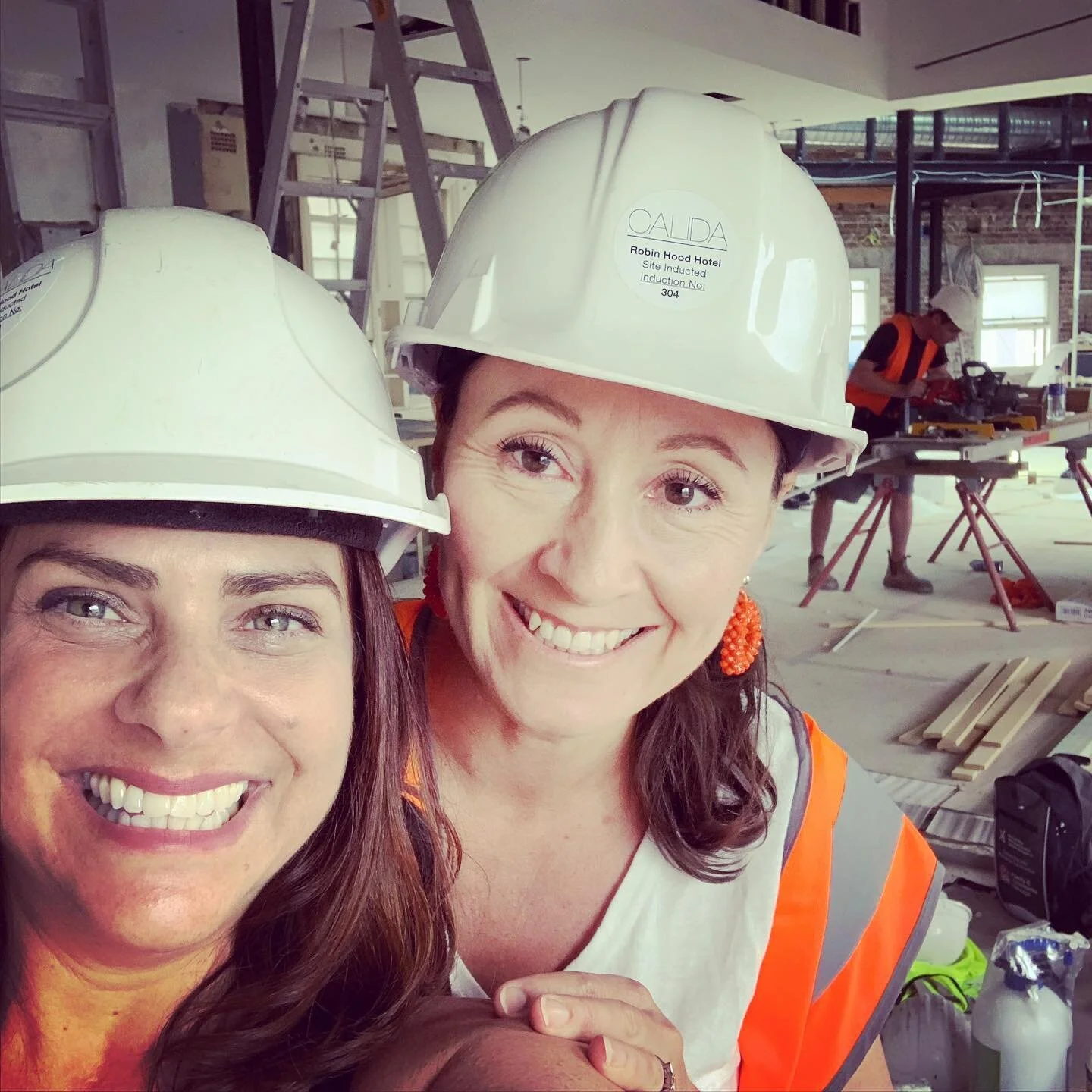 Our artist in residence - EVE PATERSON @evepaterson  Cannot wait for you to see what she has in store for Lorraine's @robinhoodhotel @lorraines_au #art #paint #wallart #pub #interiordesign #artdeco #ladytradie✏️🎨🖍🎨