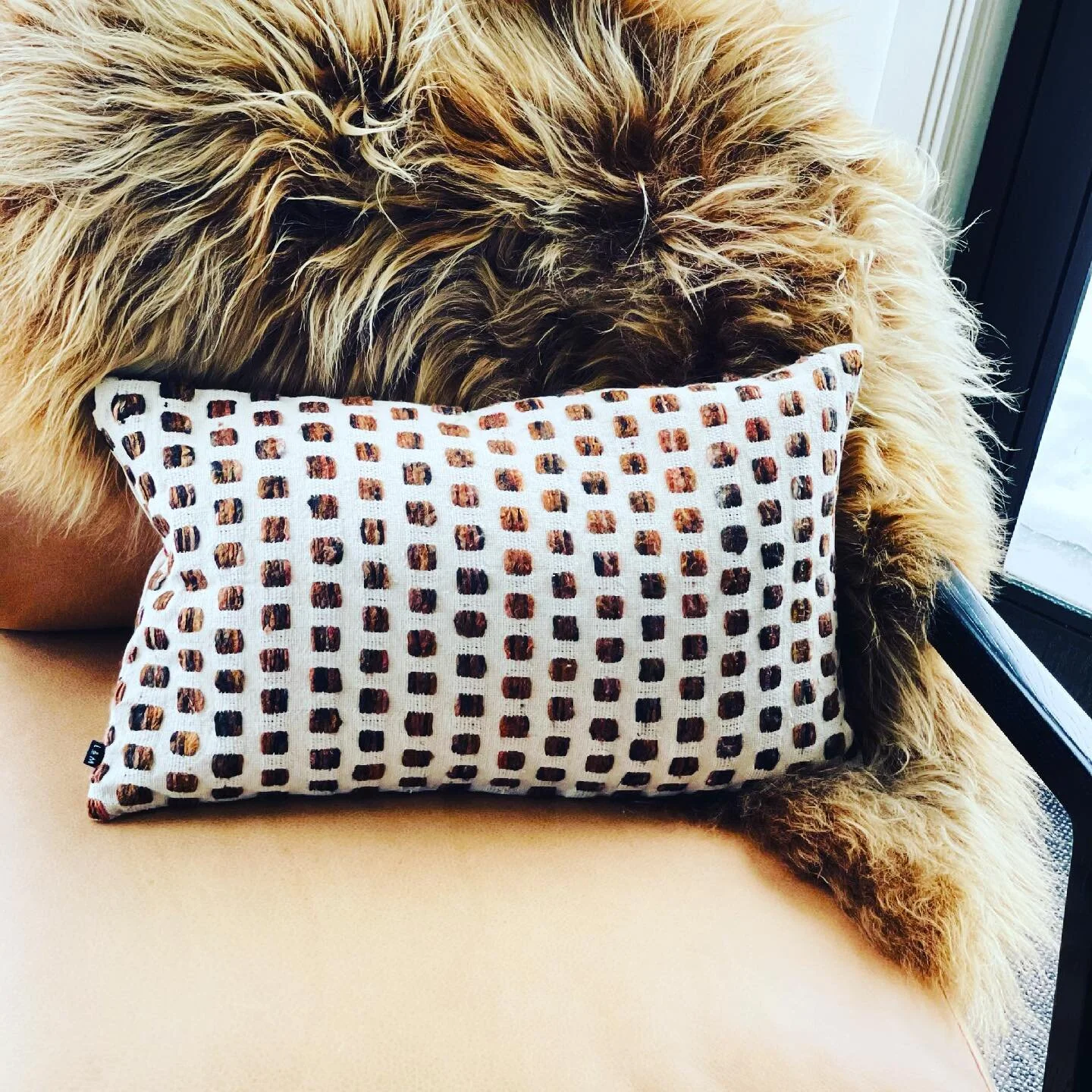 Texture &amp; textiles 🖤🤍🤎
#leather #fur #cushion #linen #occasionalchair #interiors #snow #smigginholes #snowymountains #interiordesign #interiorstyling @lmhome_ @mcmullinandco @globewest