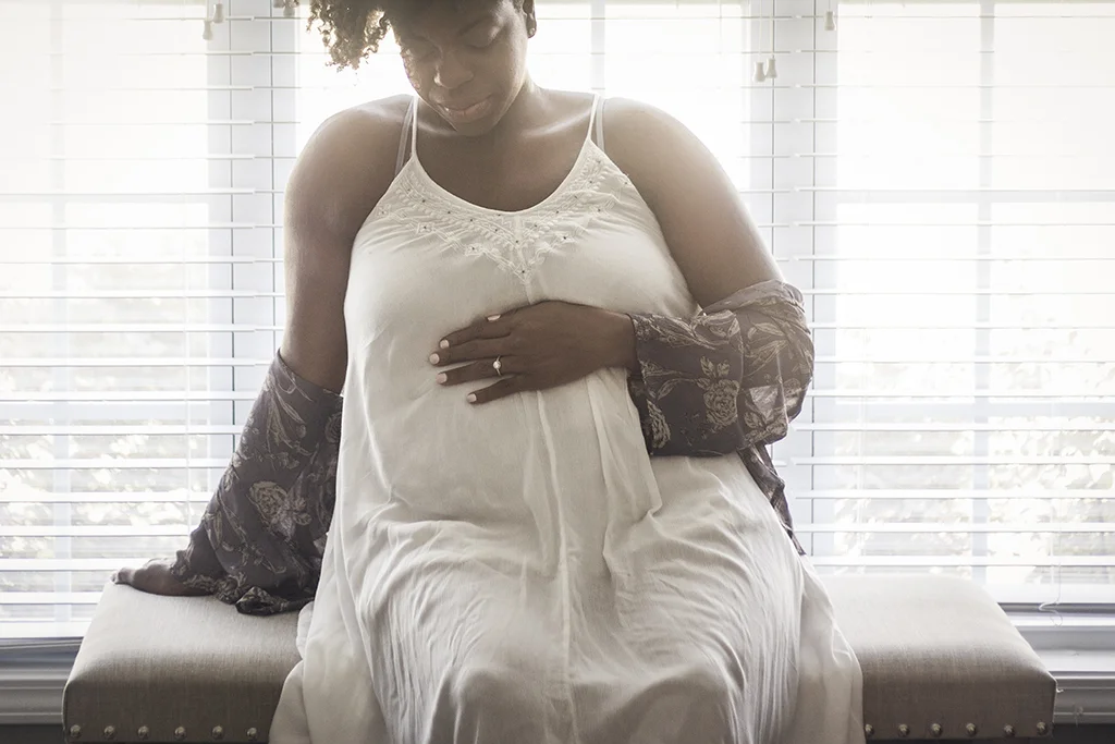 intimate-in-home-maternity-session-by-atlanta-photographer-chanel-french-1_36436441175_o.jpg