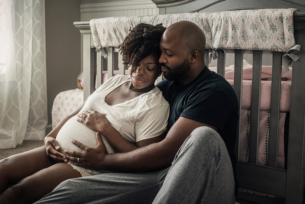 Intimate-in-home-maternity-session-by-Atlanta-photographer-Chanel-French-25.jpg