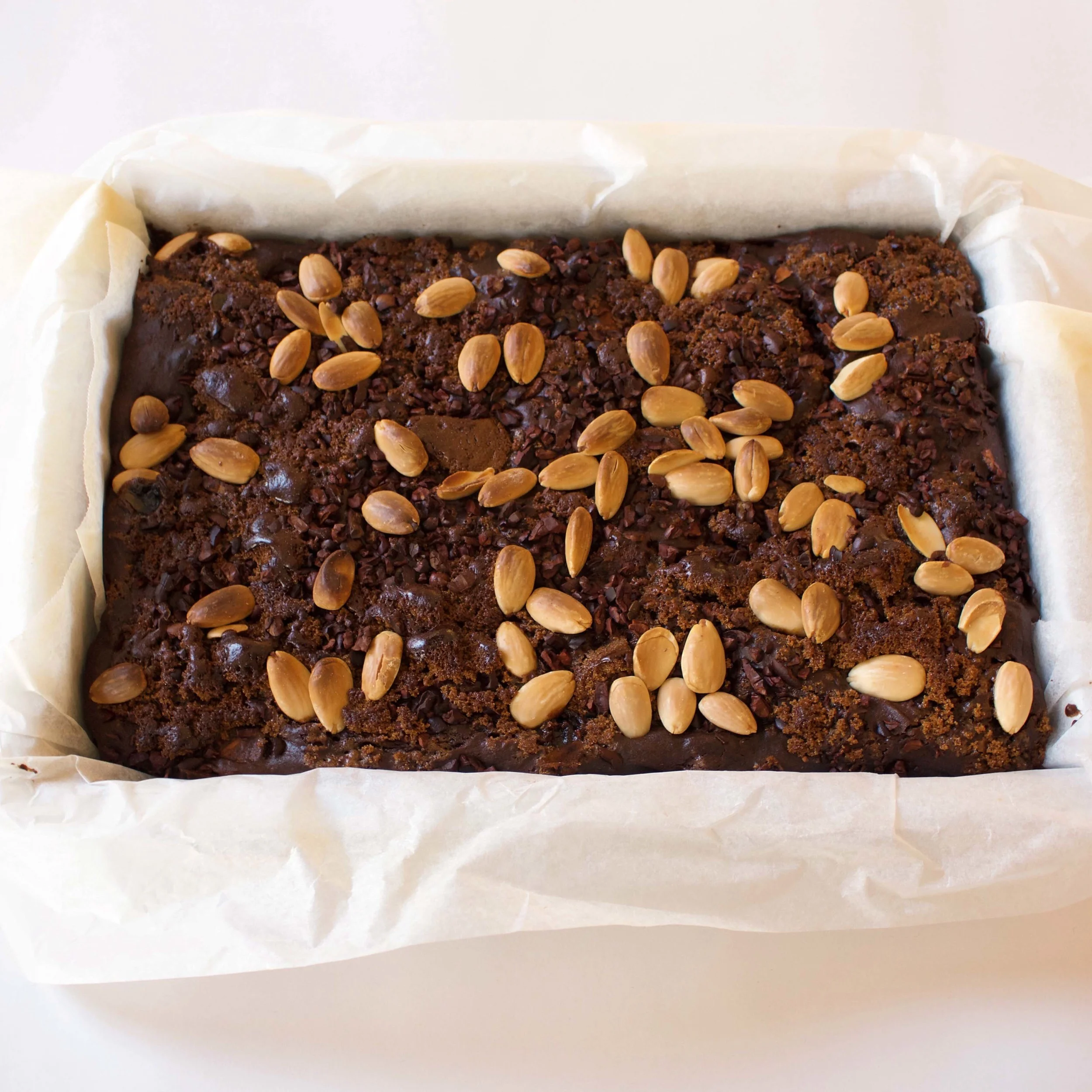 vegan dark chocolate & almond brownie