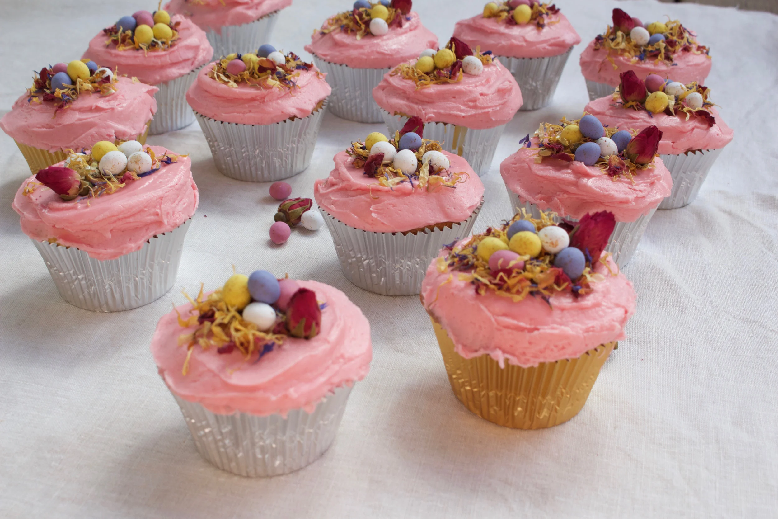 < vanilla &amp; rose easter nest cupcakes >