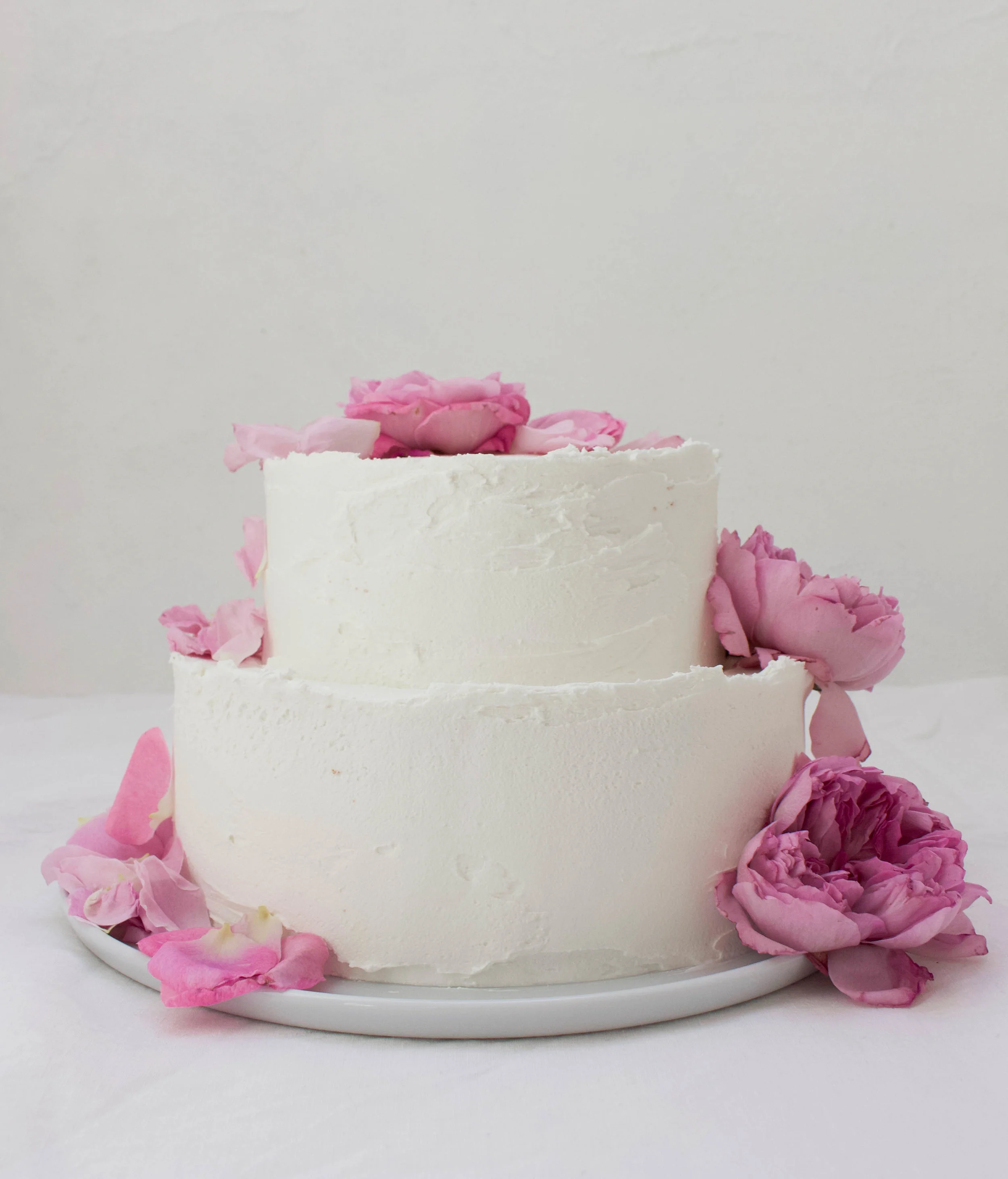 < buttermilk sponge w/ summer berry filling &amp; vanilla frosting  wedding cake >